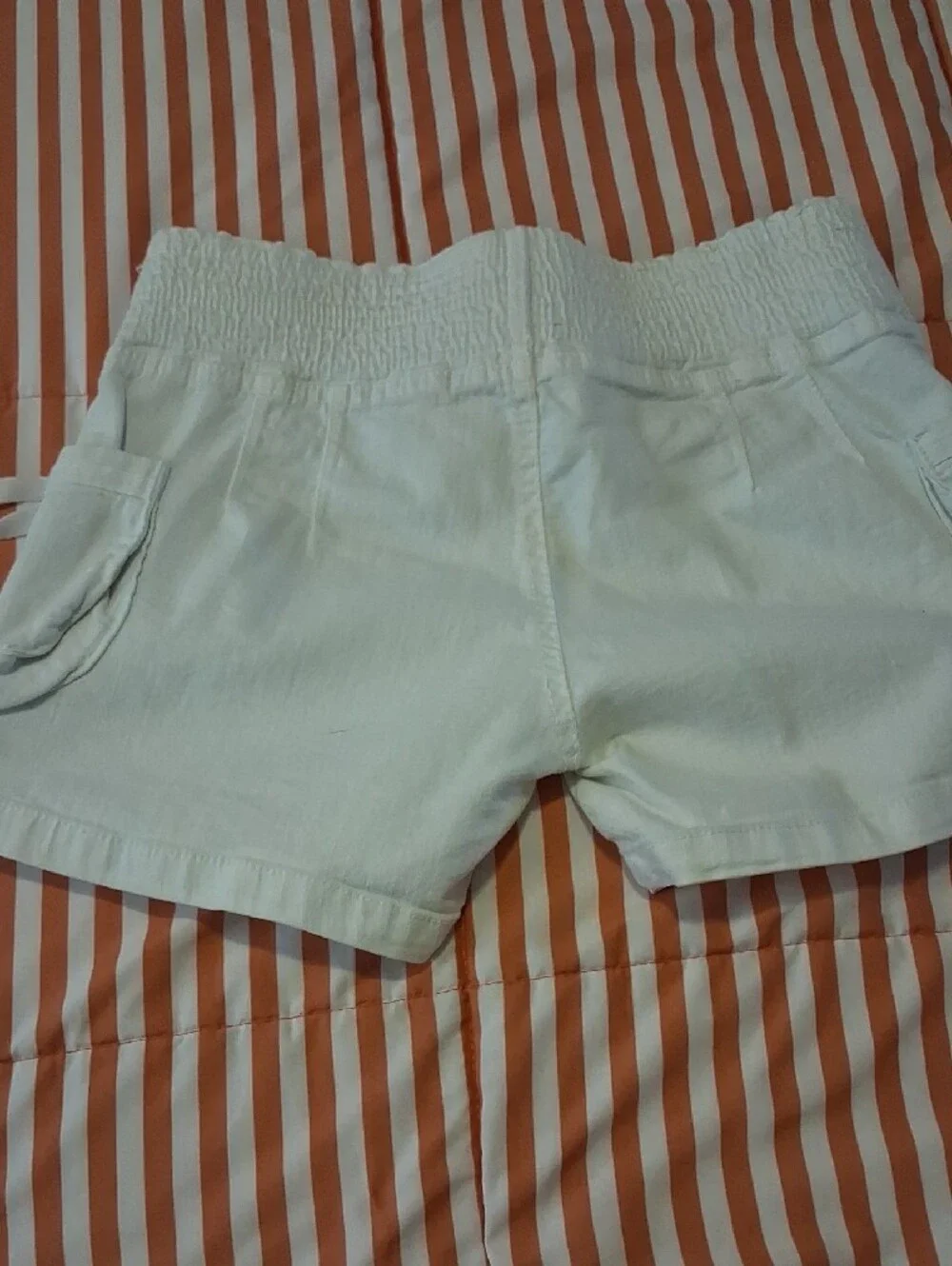 Kids White Elastic-Waist Casual Shorts.      '